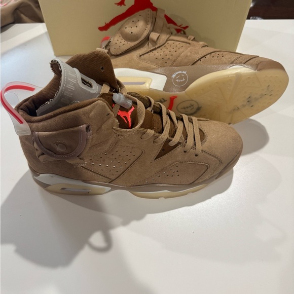 Used Nike Travis Scott Jordan 11 men’s size 10 shoes - Picture 3 of 7